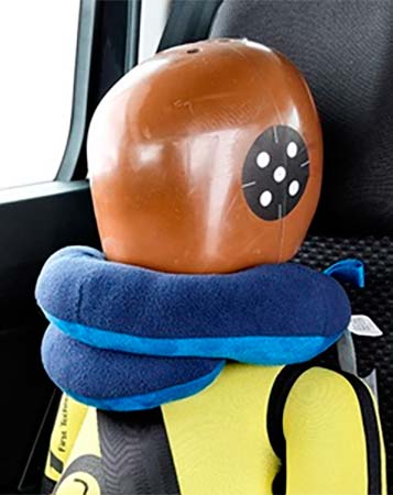 Подушка под шею и голову ребенка в детском автокресле